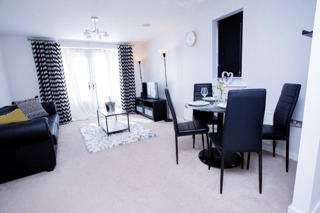 Mills Apartment - Two bedroom en-suite apartment Northampton Eksteriør billede