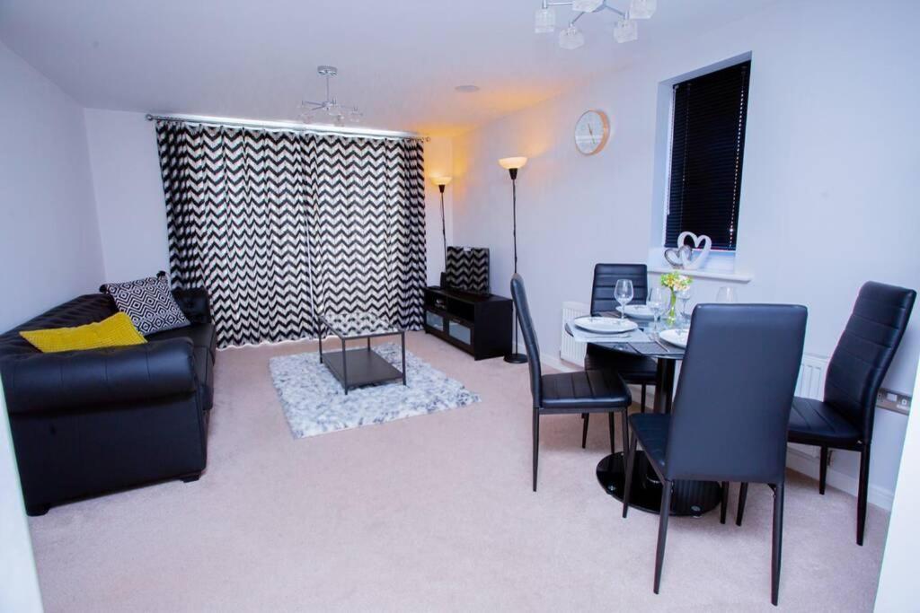 Mills Apartment - Two bedroom en-suite apartment Northampton Eksteriør billede